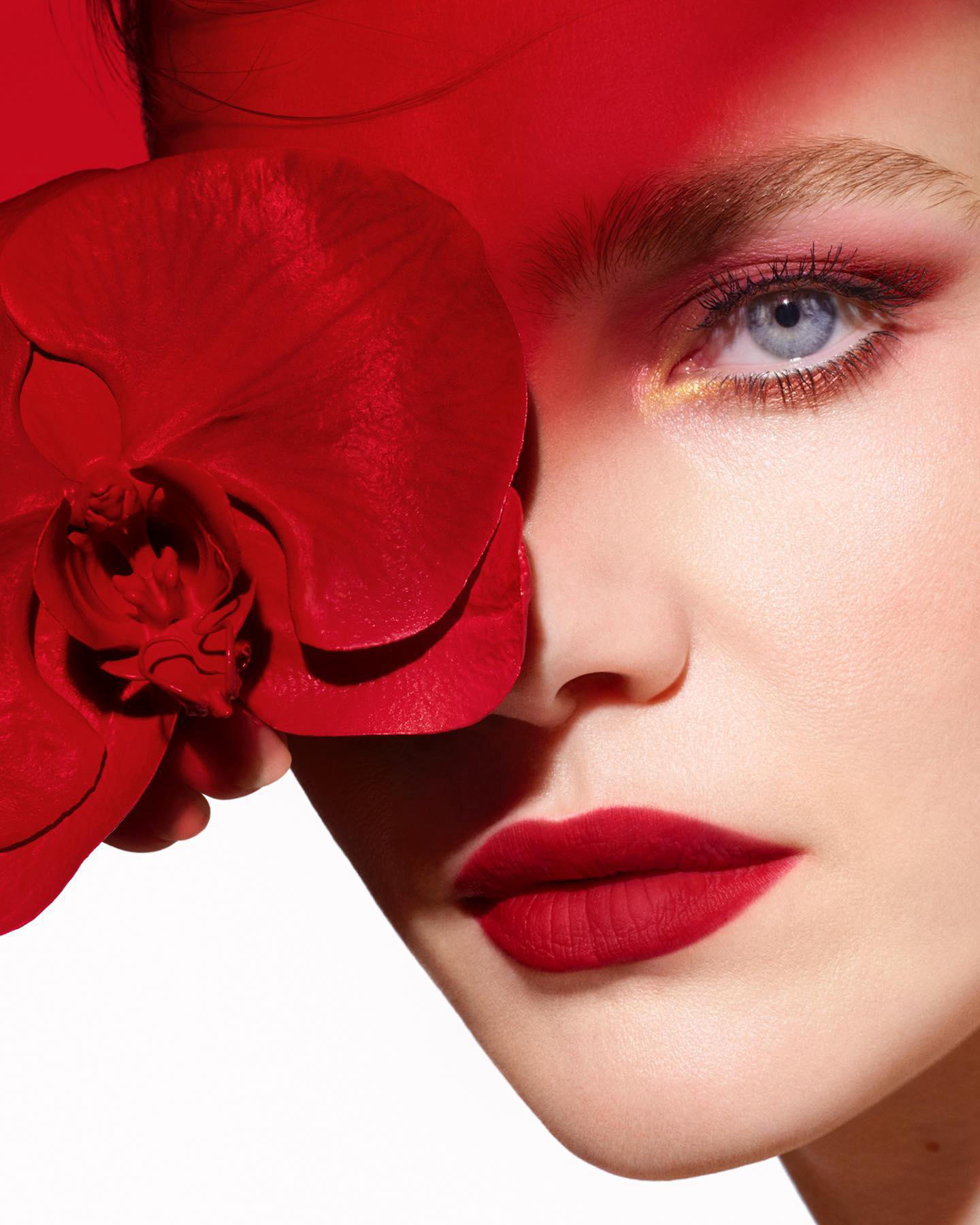 image  1 Guerlain - The muse of Guerlain's latest beauty collection, supermodel Natalia Vodianova blooms with